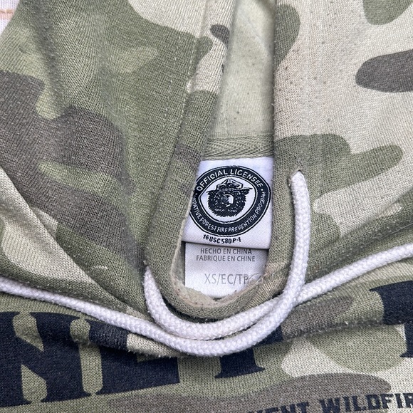 Smokey The Bear CFFPP “Only You can prevent wildfires” cropped Camo Hoodie XS - Picture 4 of 6